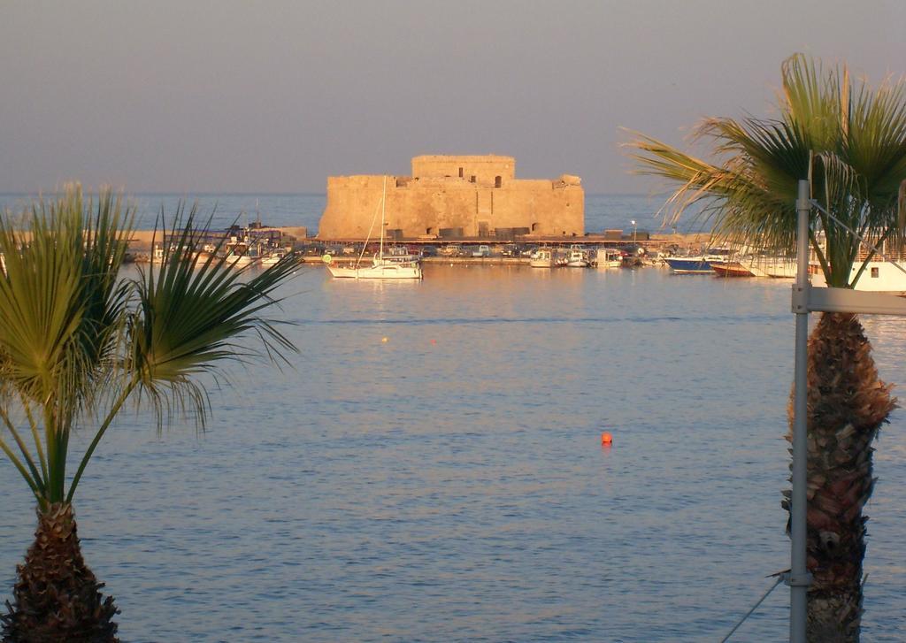 Paphinia Seaview Apartments Paphos Bagian luar foto