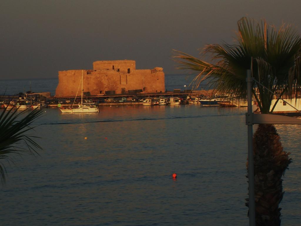 Paphinia Seaview Apartments Paphos Bagian luar foto